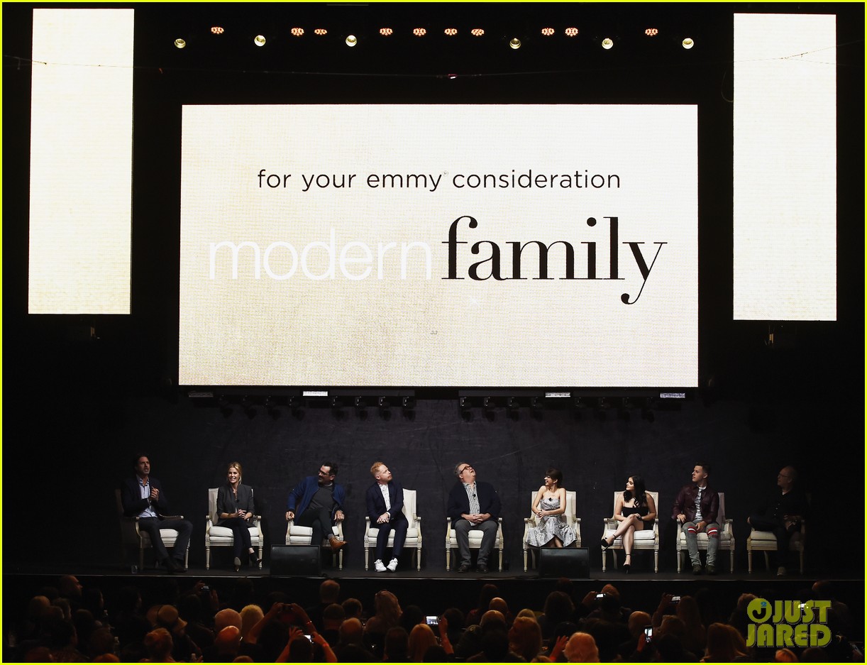 modern family cast teams up for fyc event in hollywood 09