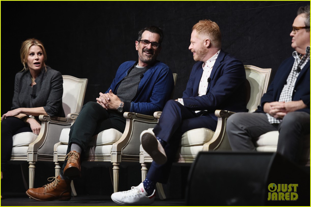modern family cast teams up for fyc event in hollywood 12