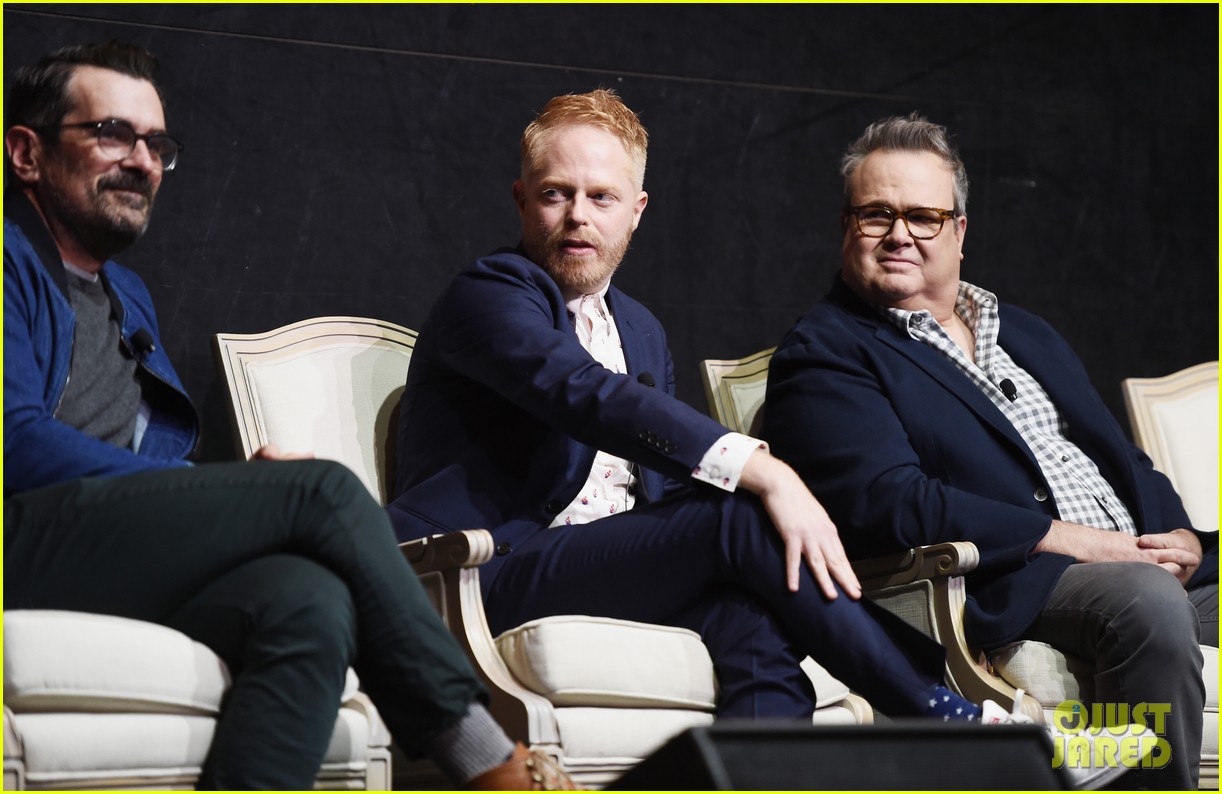 modern family cast teams up for fyc event in hollywood 17