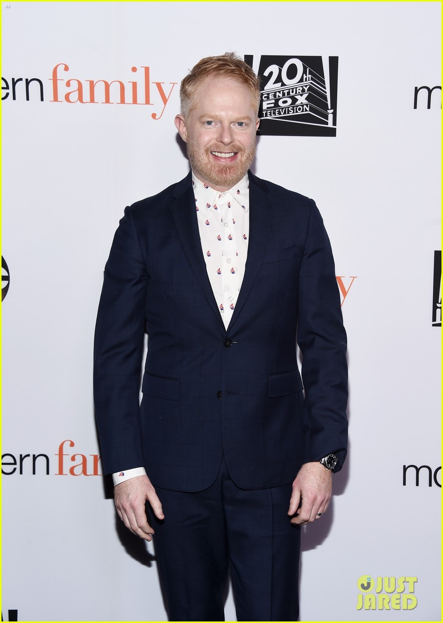 modern family cast teams up for fyc event in hollywood 29