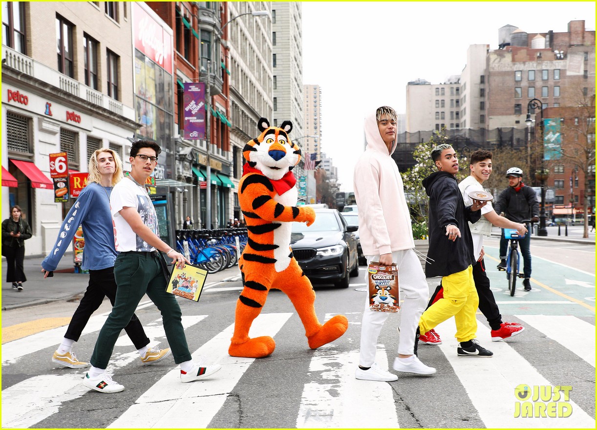 prettymuch recreate beatles abbey road photo tony the tiger 03
