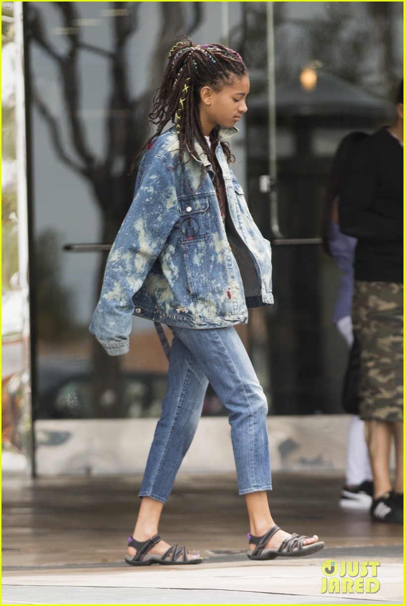 willow smith and tyler cole step out ahead of his love at first fight music video screening 04