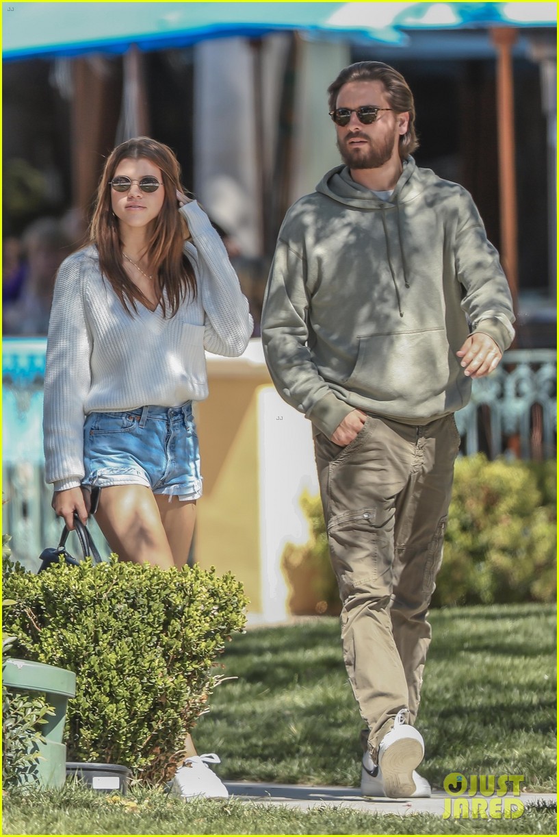 scott disick sofia richie grab sushi for weekend lunch 01