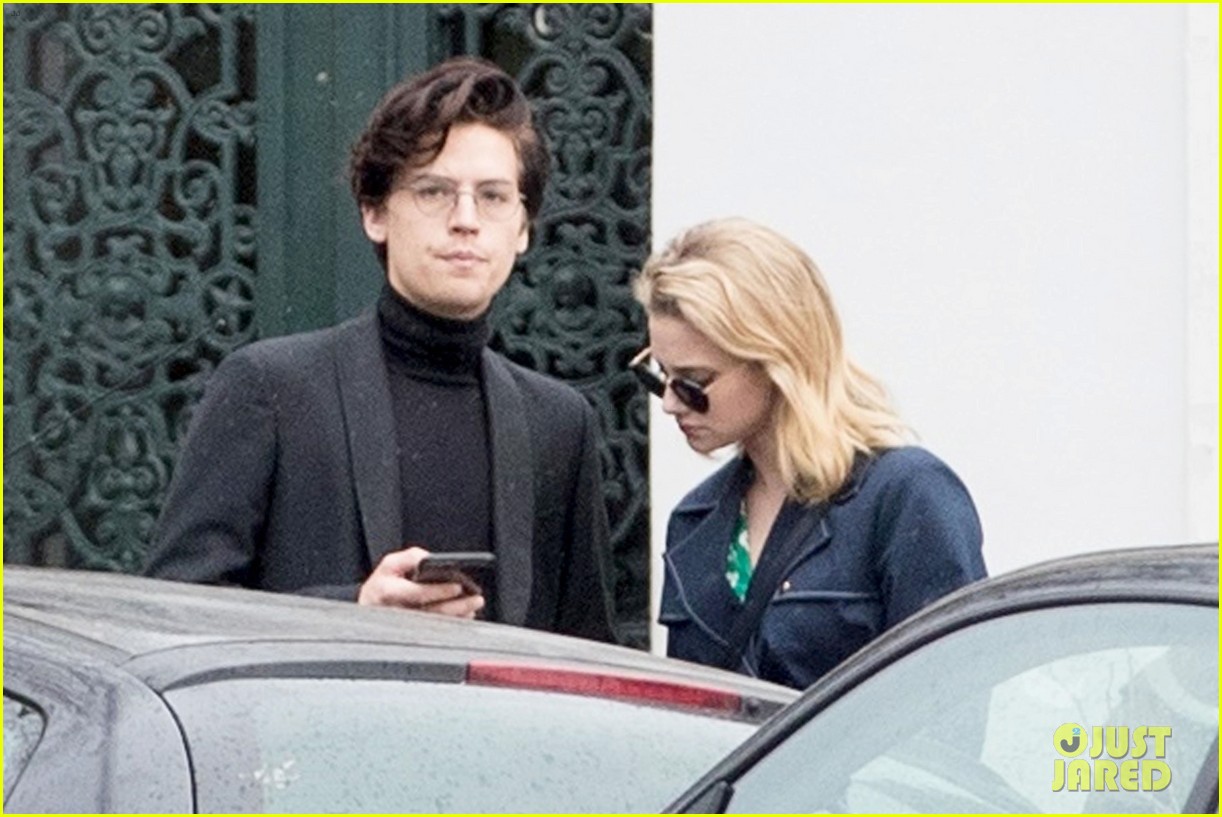 cole sprouse lili reinhart spotted kissing in paris 15