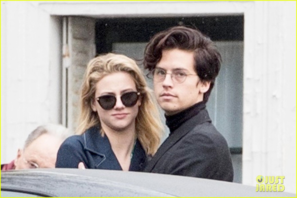cole sprouse lili reinhart spotted kissing in paris 16