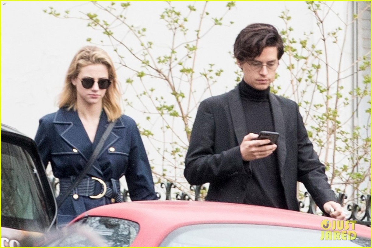 cole sprouse lili reinhart spotted kissing in paris 18
