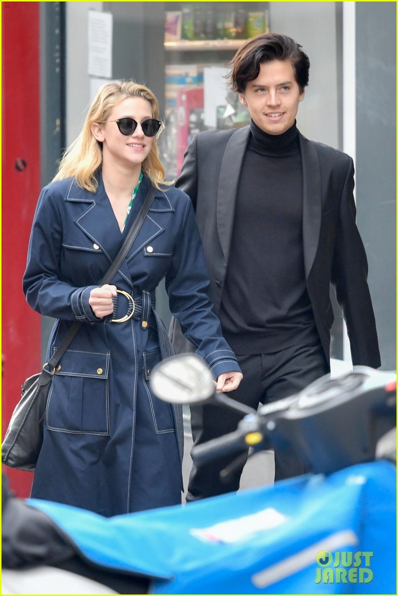 cole sprouse lili reinhart spotted kissing in paris 55