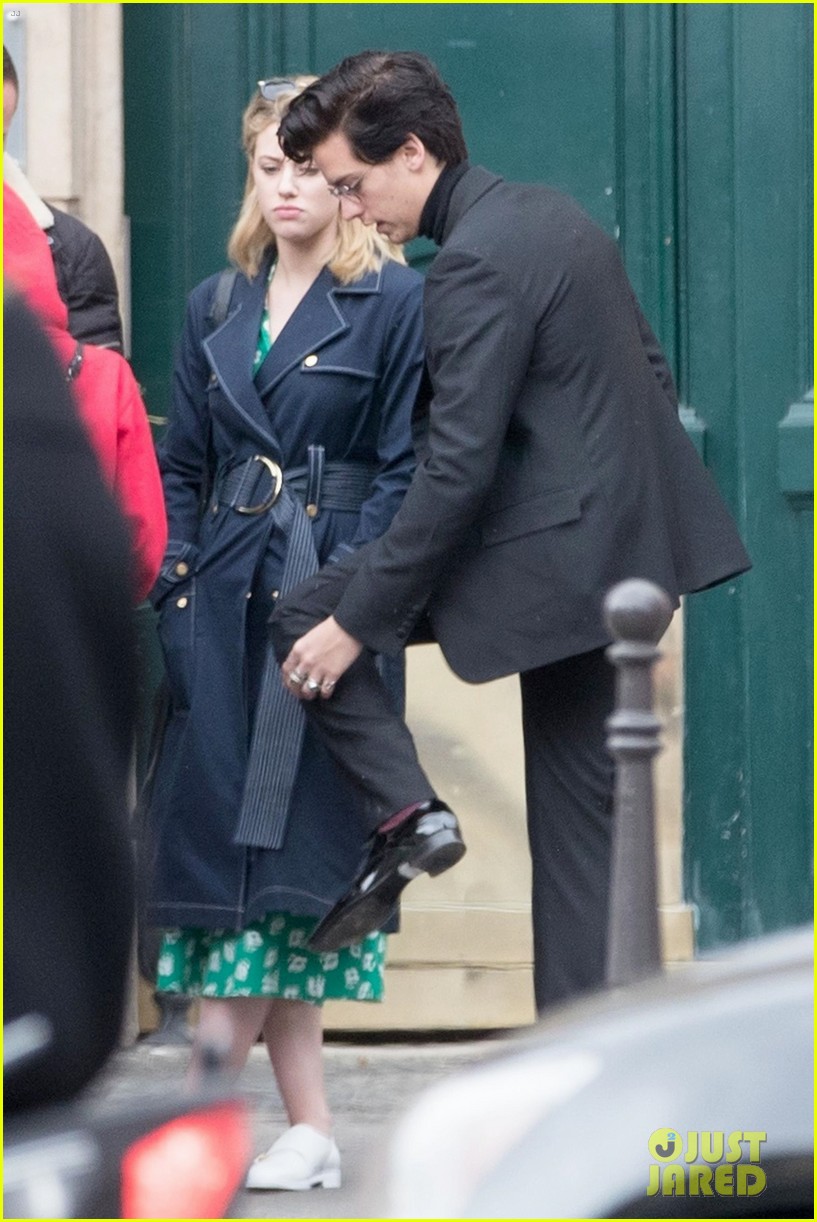 cole sprouse lili reinhart spotted kissing in paris 57