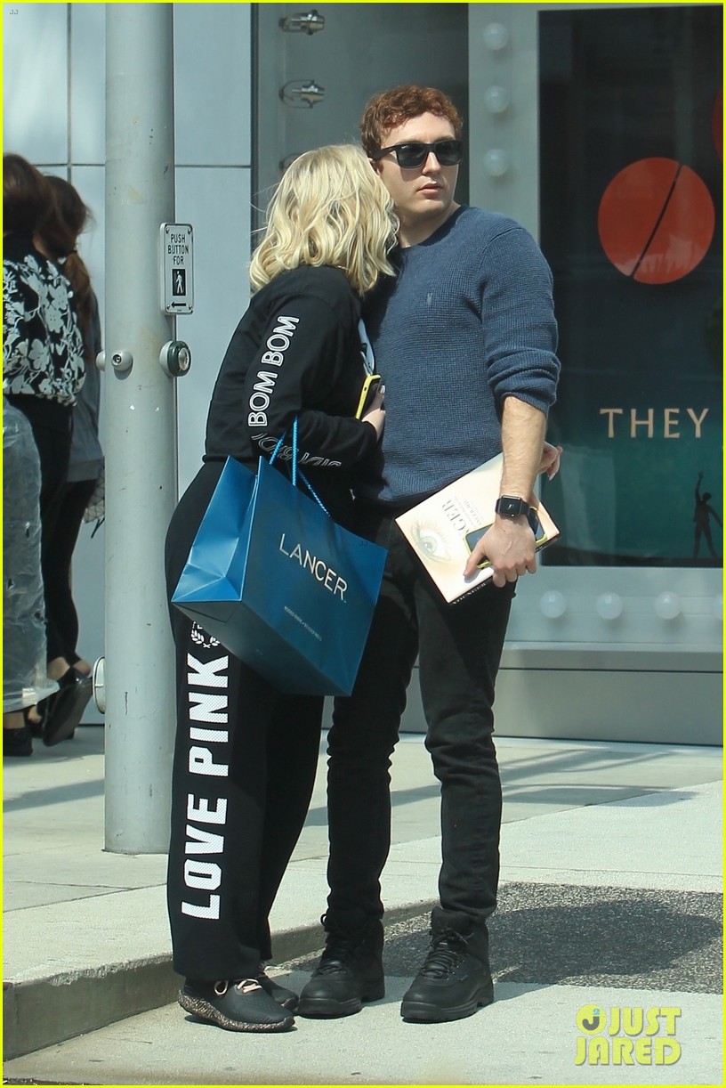 meghan trainor and fiance daryl sabara hold hands for rodeo drive shopping trip 03