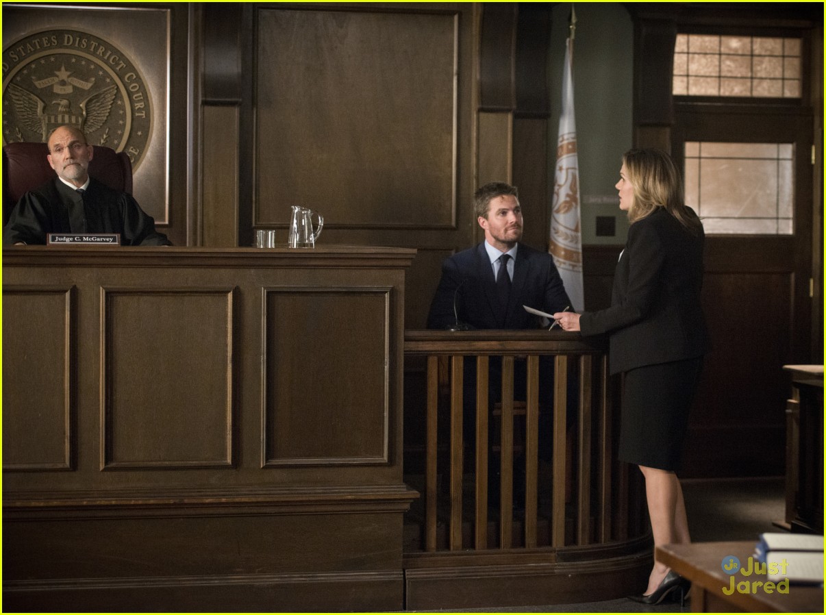arrow cast talks oliver trial episode 19