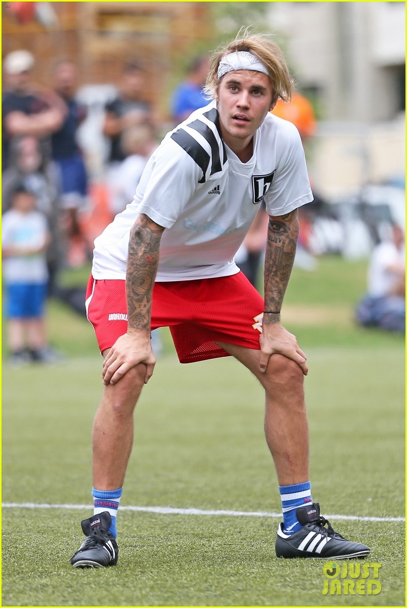 justin bieber goes shirtless for weeked soccer game 01