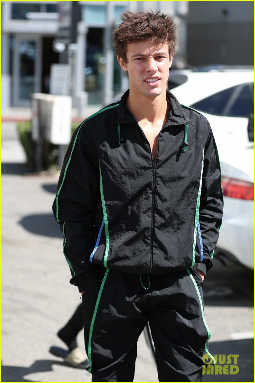 cameron dallas visits getty museum memorial day weekend 05