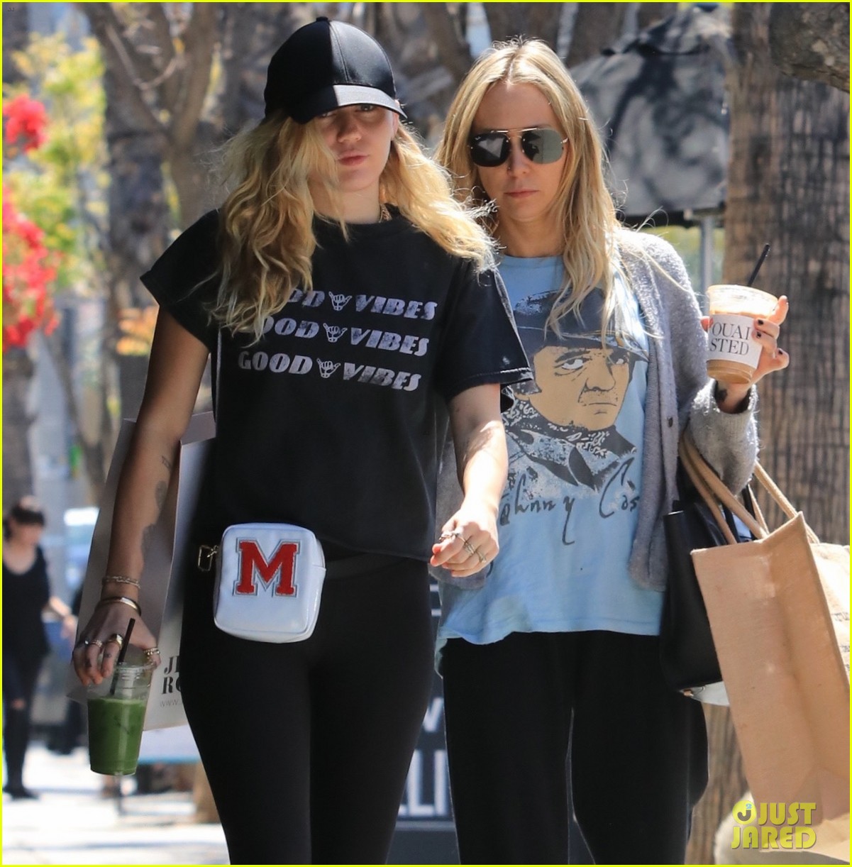 miley cyrus is all about the good vibes while shopping in studio city 13