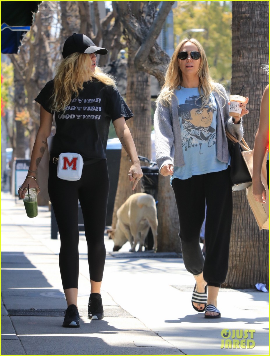 miley cyrus is all about the good vibes while shopping in studio city 15