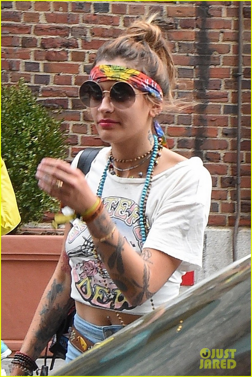 cara delevingne and paris jackson hit up the bowery hotel after longchamp event 04