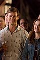 zoey deutch and glen powell set it up in new trailer for netflix movie 02