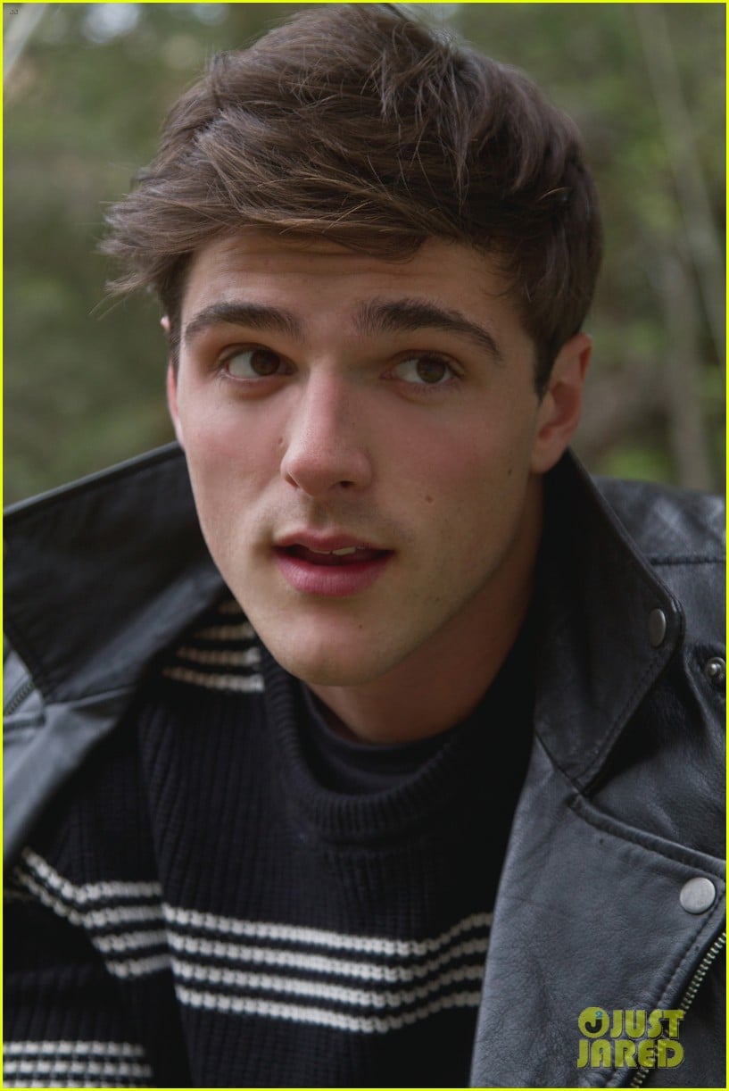 get to know kissing booth jacob elordi with 10 fun facts exclusive 03