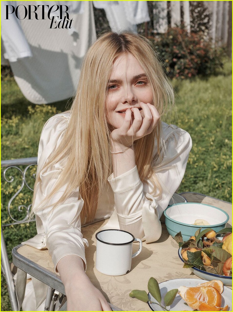 elle fanning spit on and made out with extras while filming how to talk to girls at parties 03
