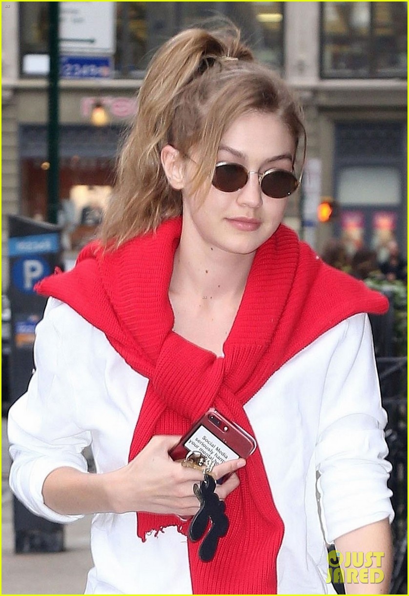 gigi hadid cant wait for her favorite monday 04