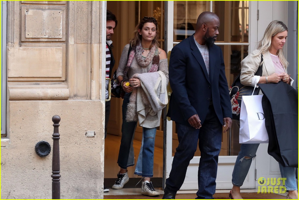 paris jackson shows off her style at the dior hq in paris2 01
