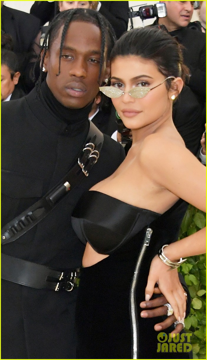 kylie jenner travis couple up at met gala 01