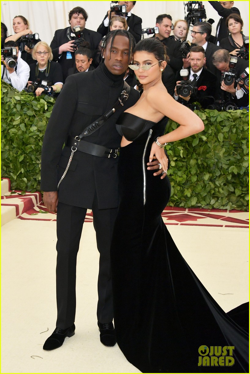kylie jenner travis couple up at met gala 03