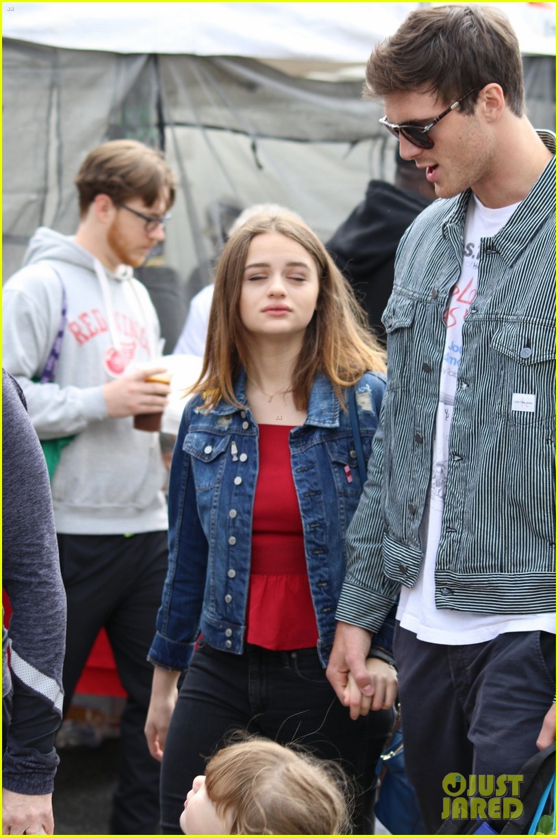 joey king shares bts video from kissing booth burger scene 03