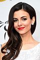 victoria justice dazzles in silver sequin dress at kentucky derby 06