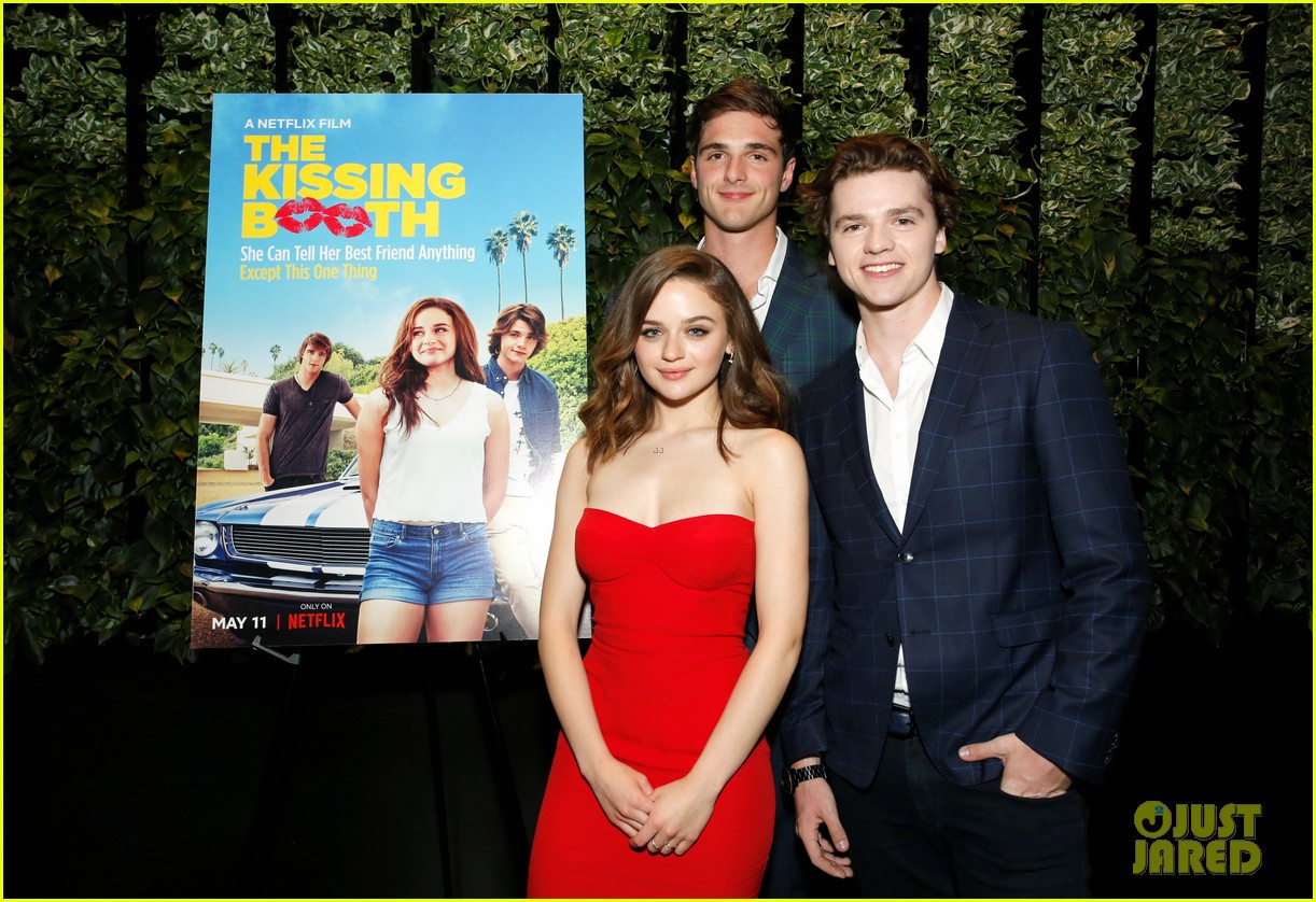 joey king is red hot at the kissing booth screening in la 12