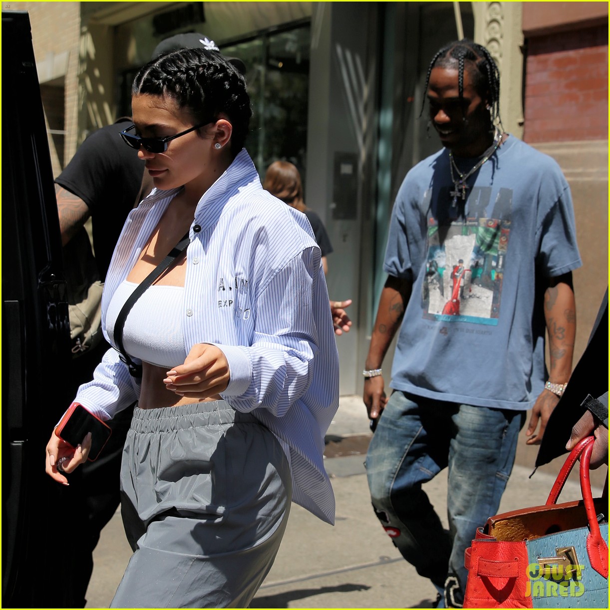 kylie jenner goes casual for shopping trip travis scott 03
