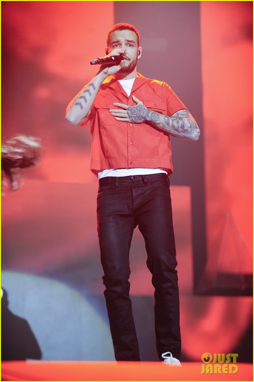 liam payne takes the stage in spain 01
