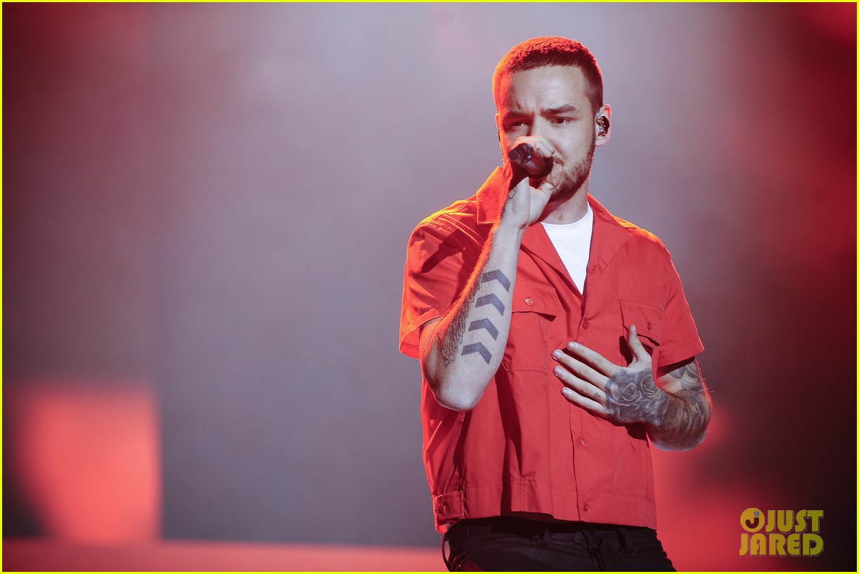 liam payne takes the stage in spain 06