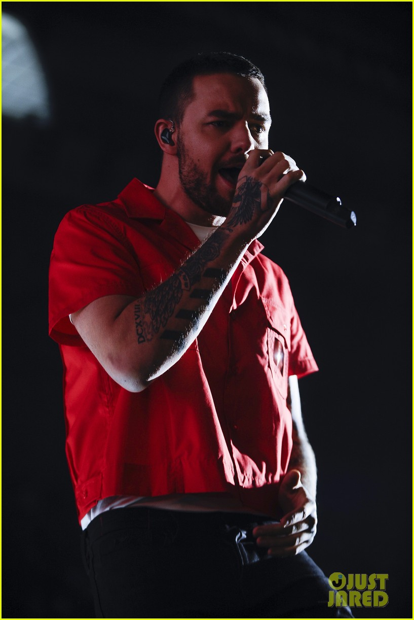 liam payne takes the stage in spain 08