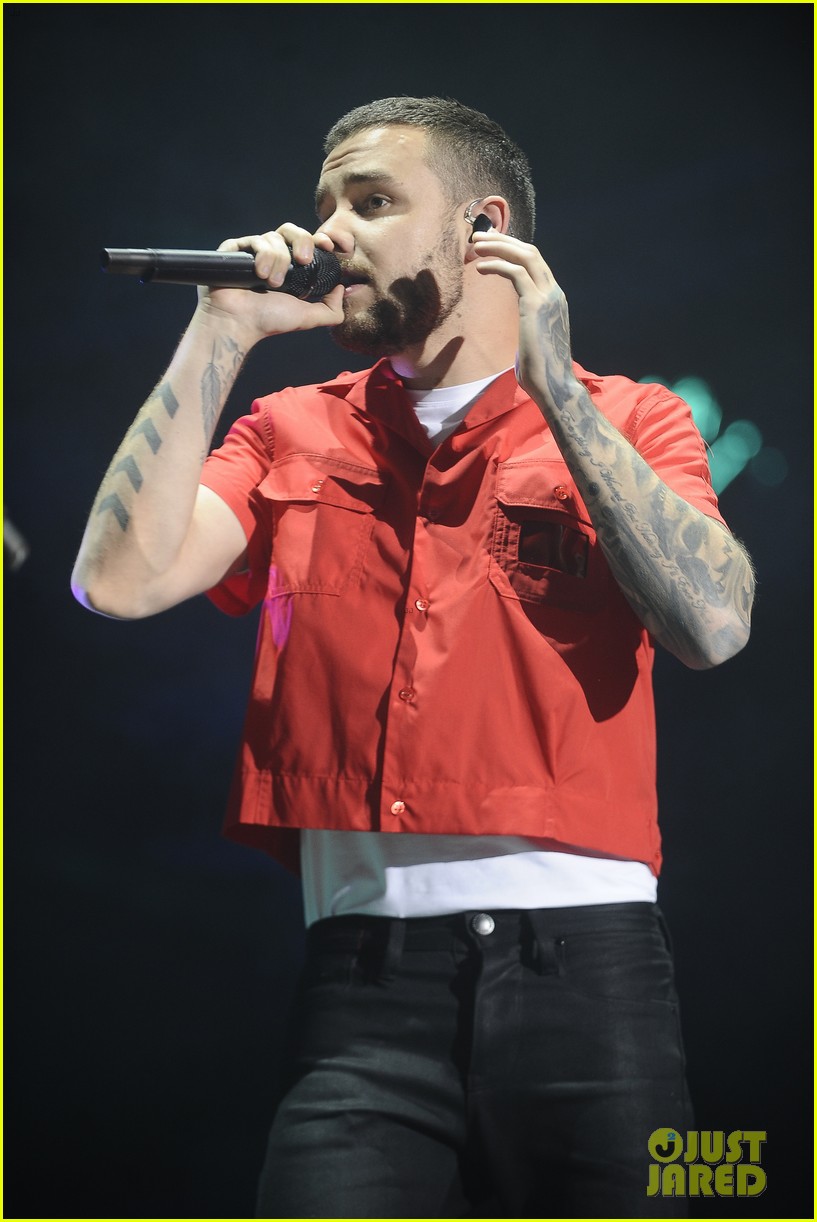 liam payne takes the stage in spain 11