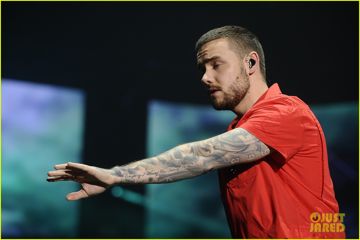 liam payne takes the stage in spain 14