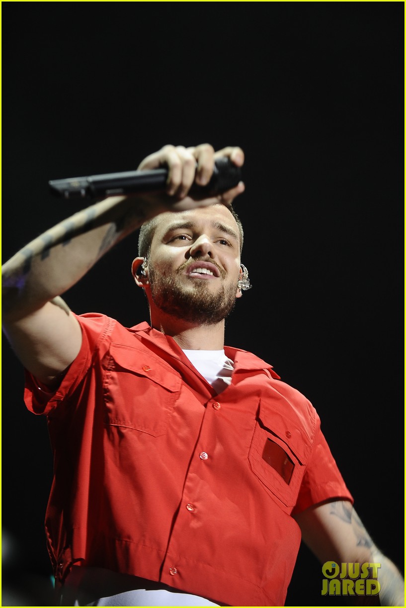 liam payne takes the stage in spain 15