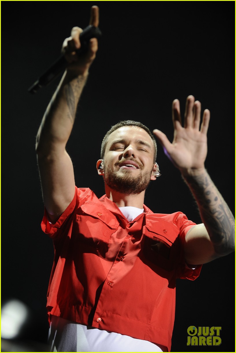 liam payne takes the stage in spain 16
