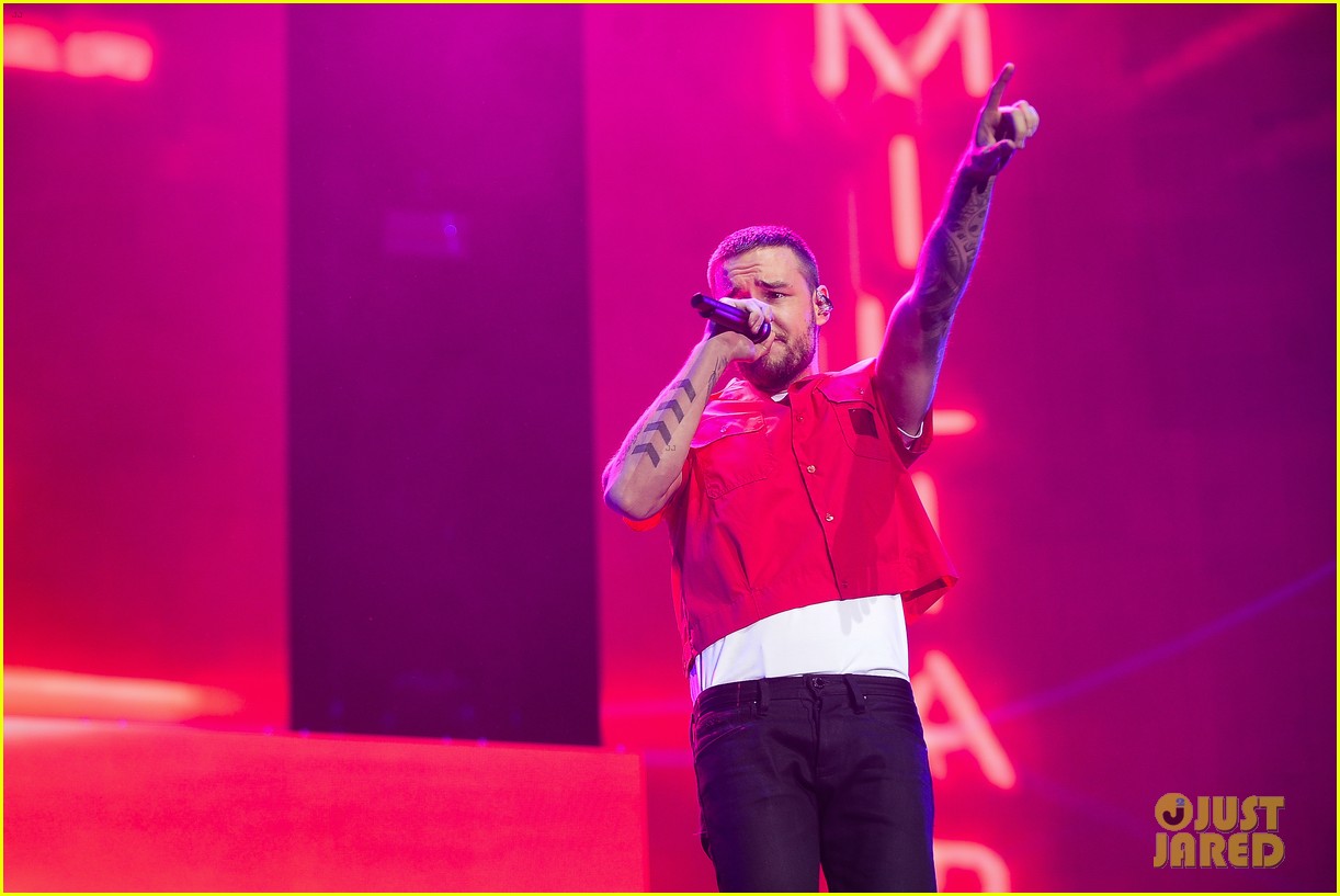 liam payne takes the stage in spain 19