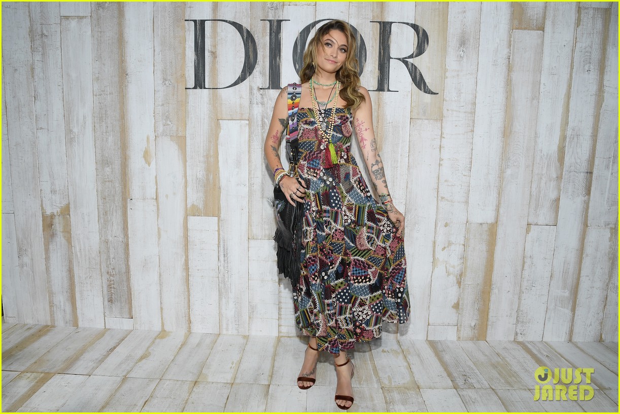 billie lourd and paris jackson get colorful at christian dior photo call 02