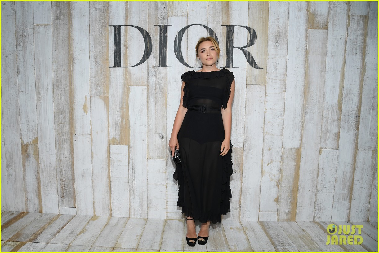 billie lourd and paris jackson get colorful at christian dior photo call 15
