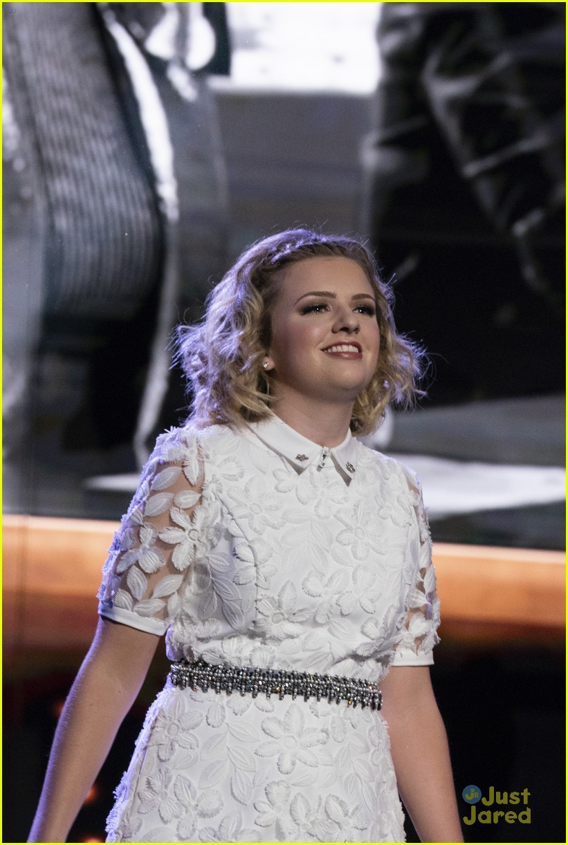 maddie poppe wins american idol pics song 22