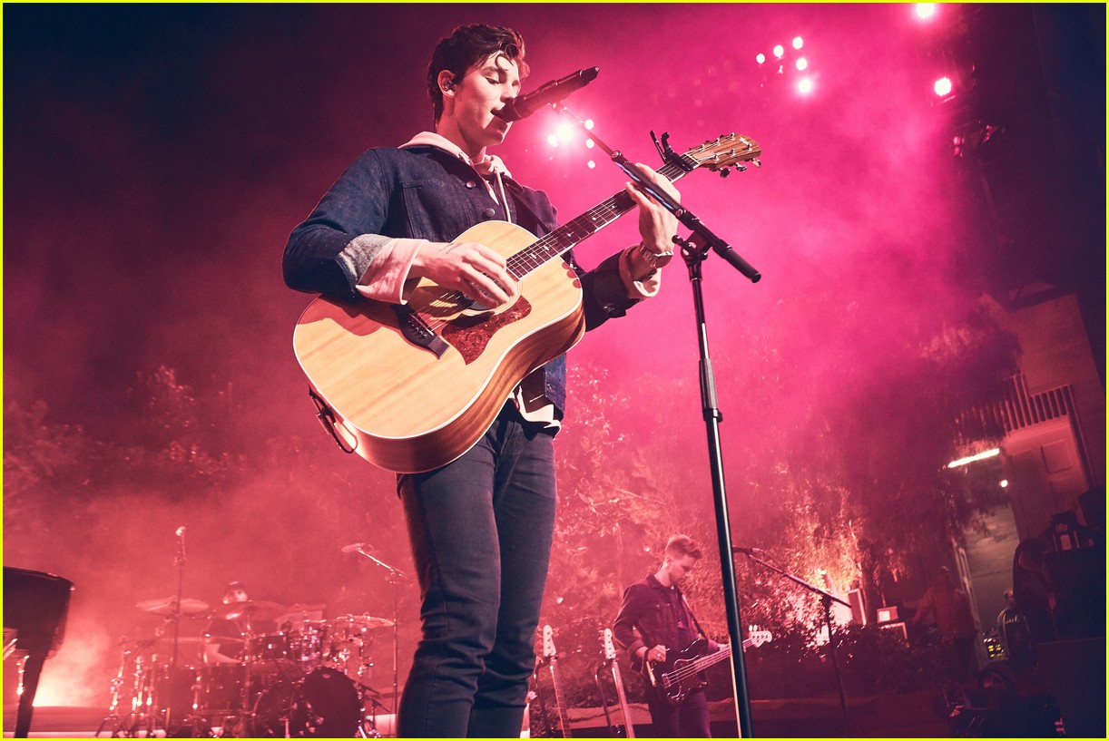 shawn mendes and john mayer premiere where were you in the morning at apple music show 05