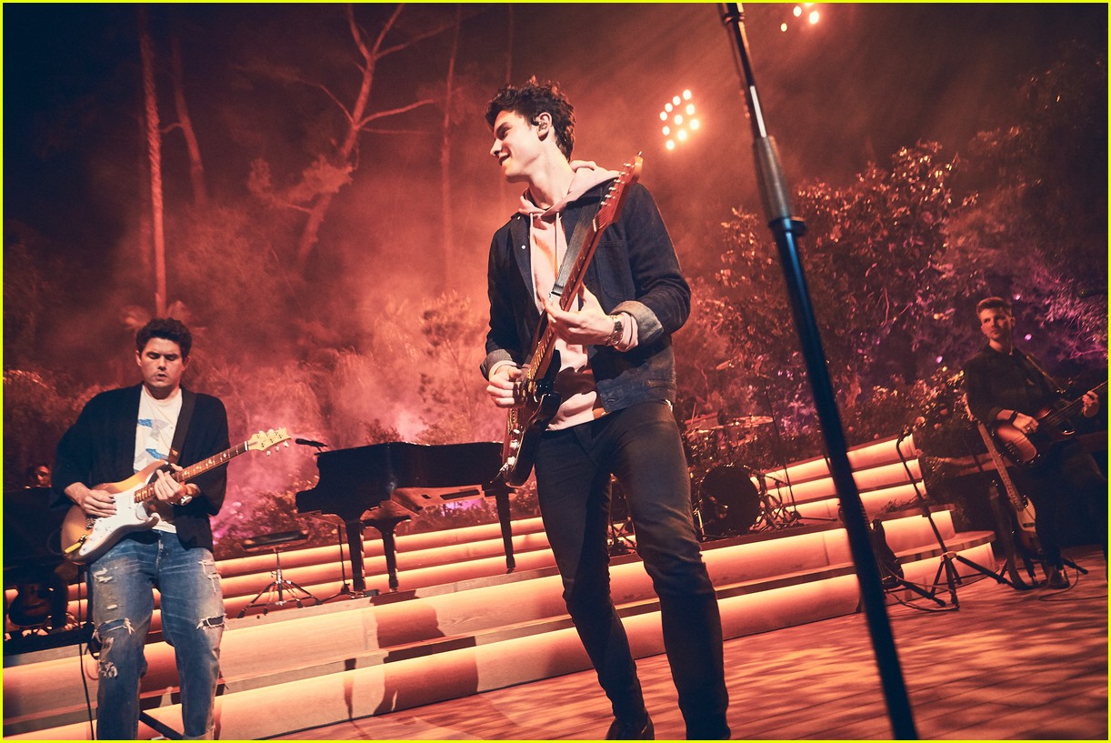 shawn mendes and john mayer premiere where were you in the morning at apple music show 08