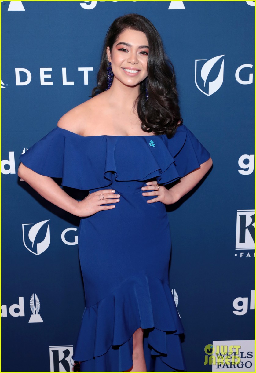 lea michele shows off engagement ring at glaad media awards 02