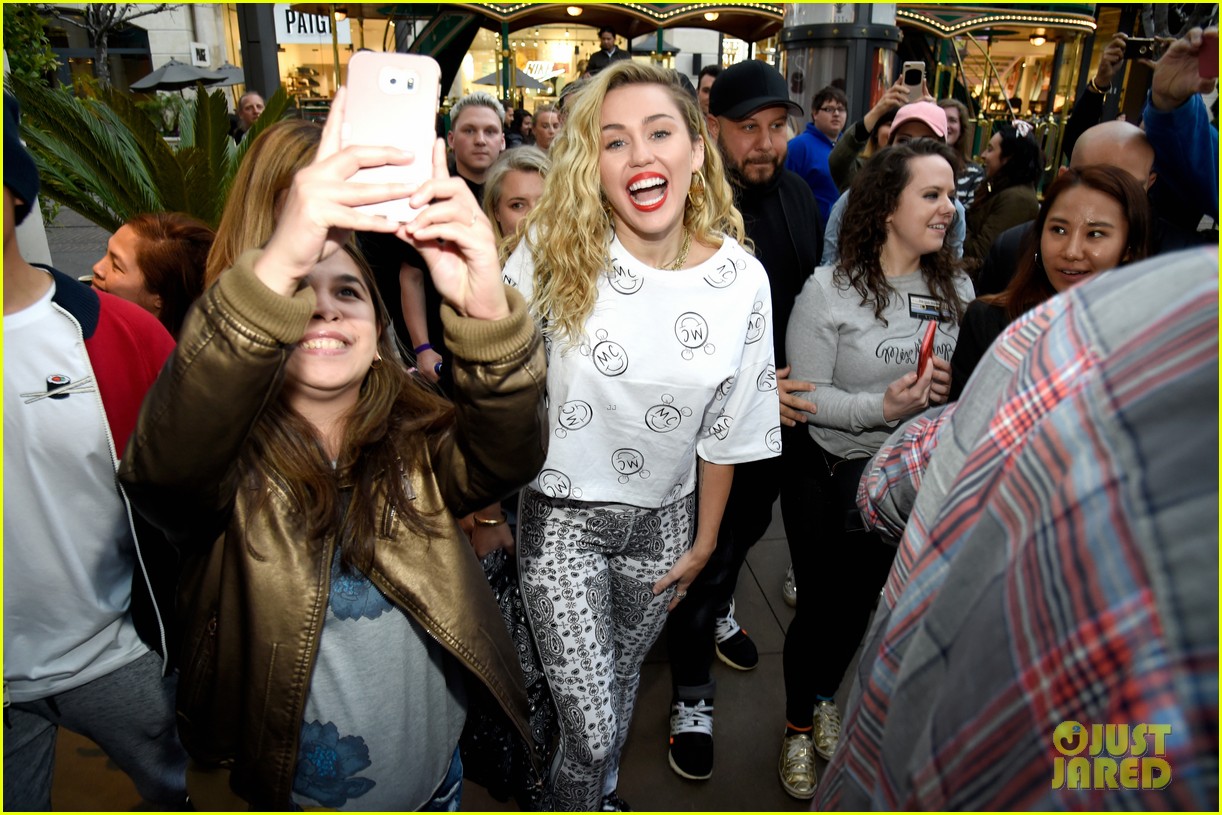 miley cyrus launches converse collection at the grove 03