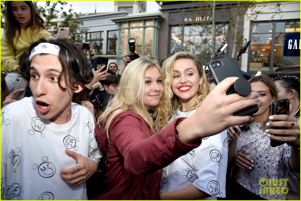 miley cyrus launches converse collection at the grove 31
