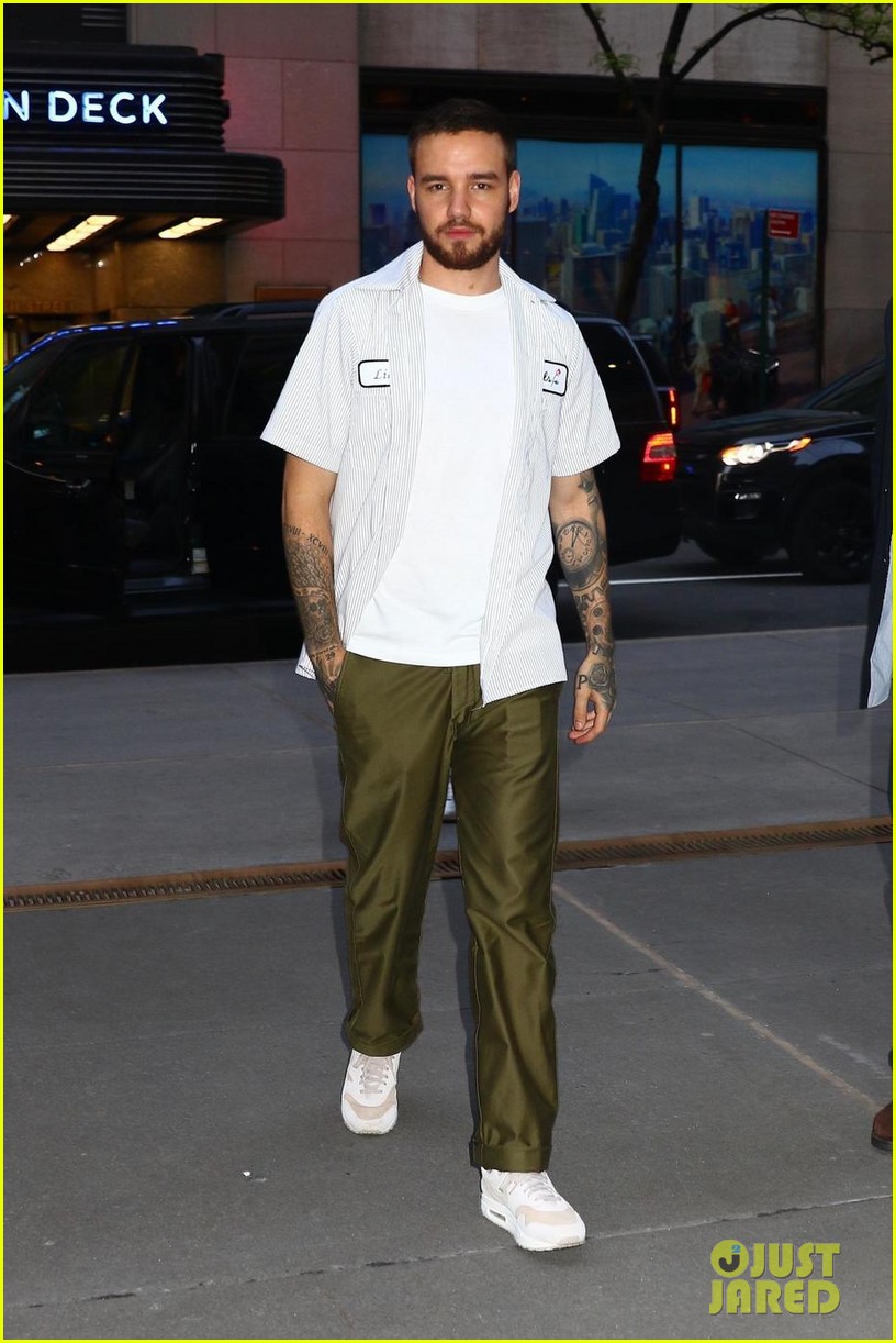 liam payne rocks olive green pants while out in nyc 07