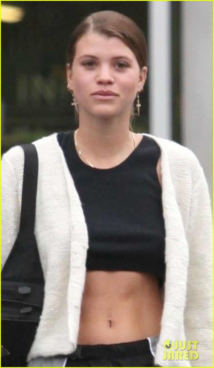 sofia richie flaunts toned abs in calabasas 01