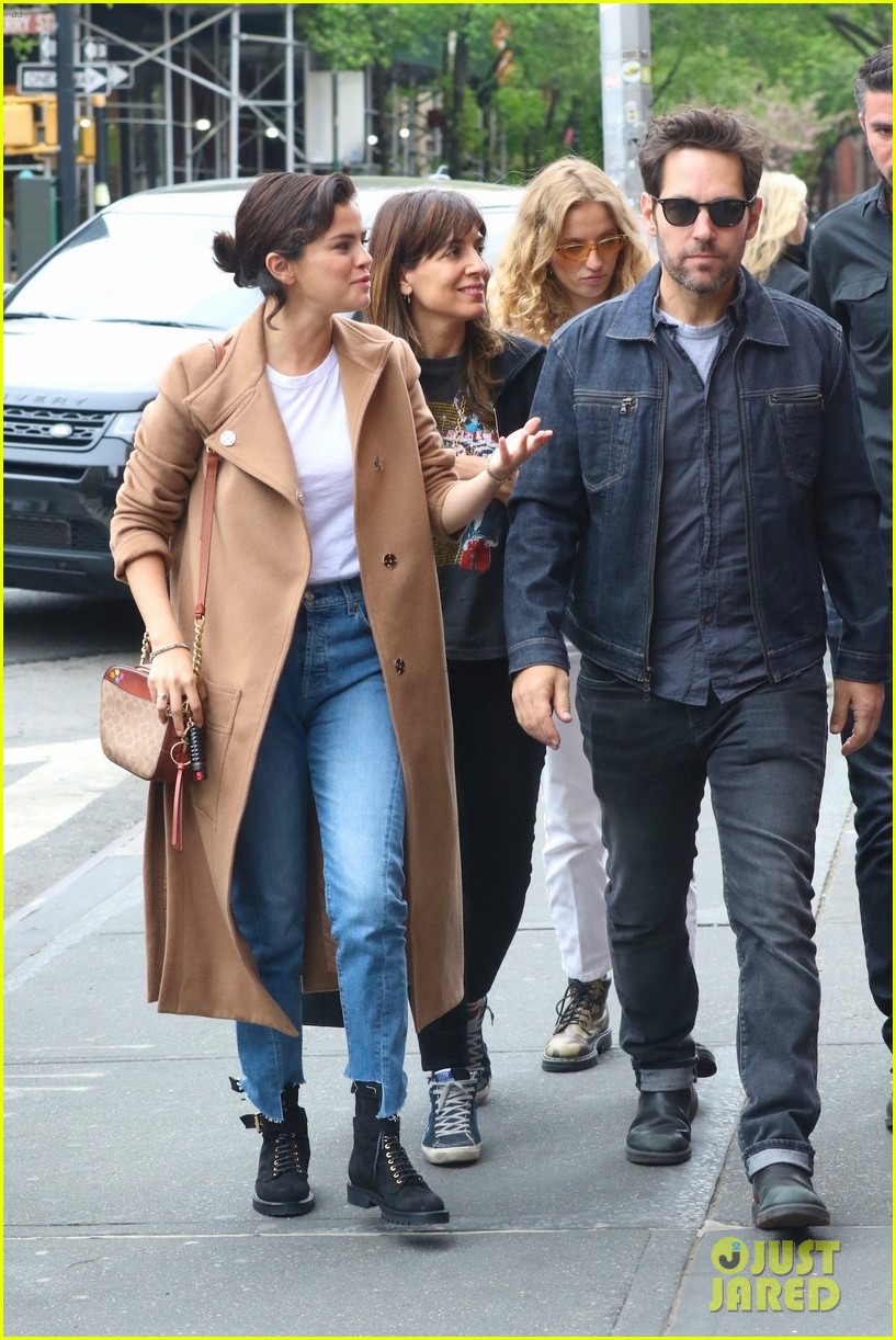 selena gomez paul rudd justin theroux lunch may 2018 04