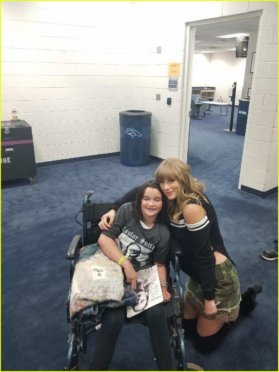 taylor swift meets fan backstage who fell ill during concert 02